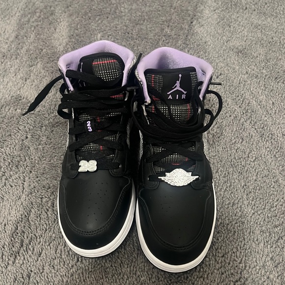 Nike Air Jordan 1 Mid Y6 - Picture 1 of 6